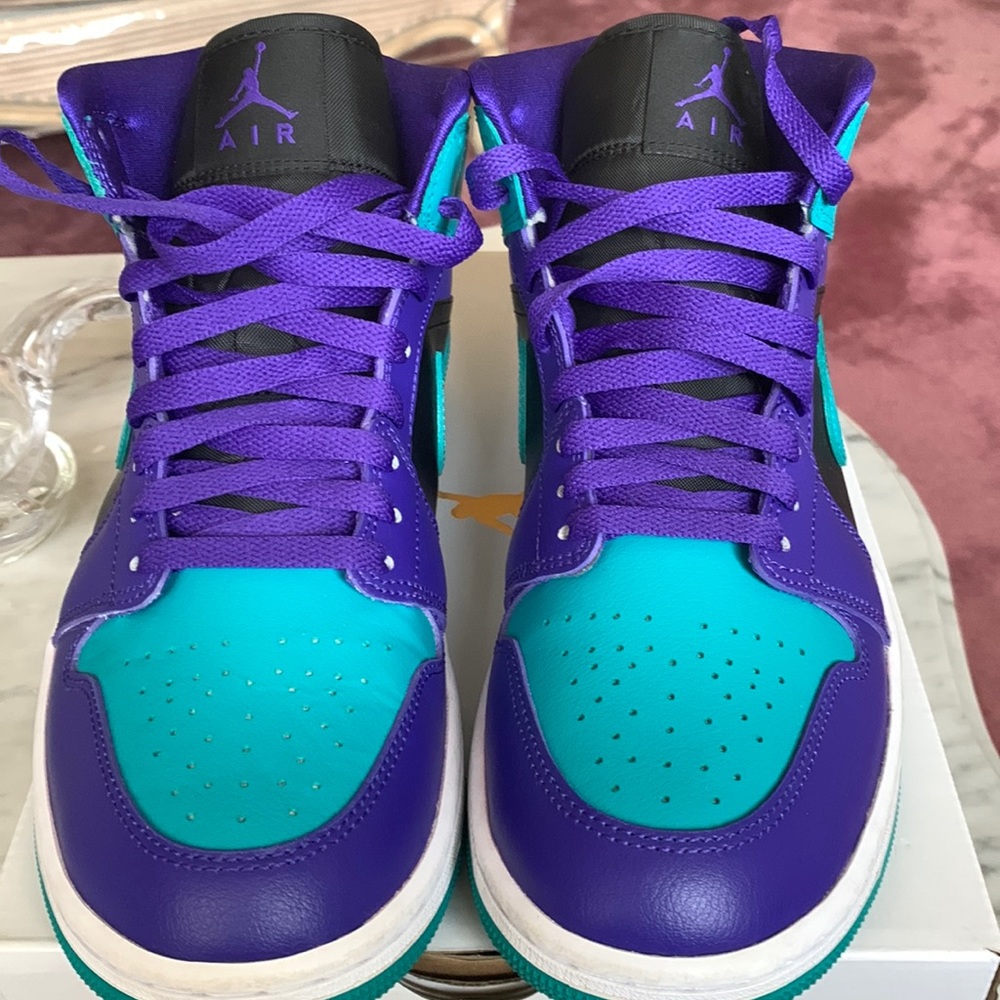 Air Jordan 1 MID